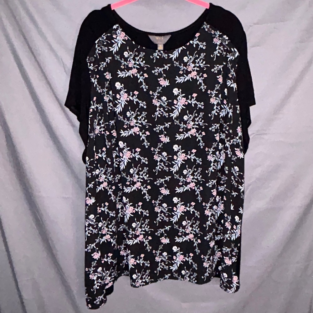 MIX by‎ 41 Hawthorn Black Floral Print Top Women's 3X Button Detail